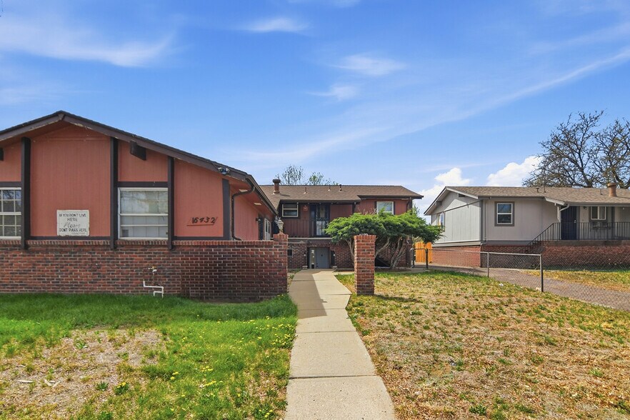 16432 E 13th Pl, Aurora, CO à vendre - Photo du bâtiment - Image 1 de 28