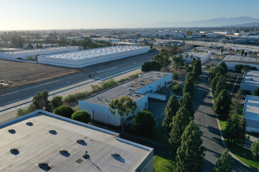 16417-16441 Berwyn Rd, Cerritos, CA à louer - Photo du bâtiment - Image 3 de 15