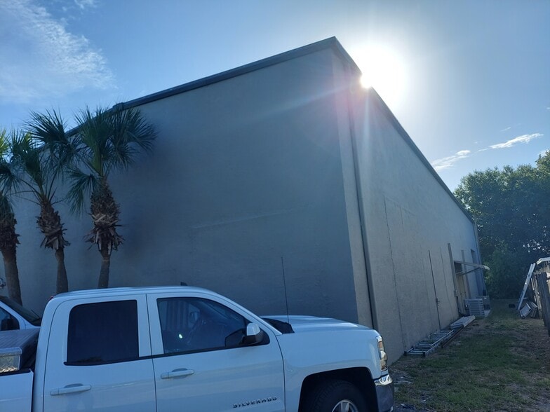131 Scarlett Blvd, Oldsmar, FL for lease - Building Photo - Image 3 of 23