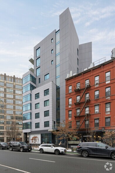 219 Hudson St, New York, NY for lease - Building Photo - Image 2 of 5