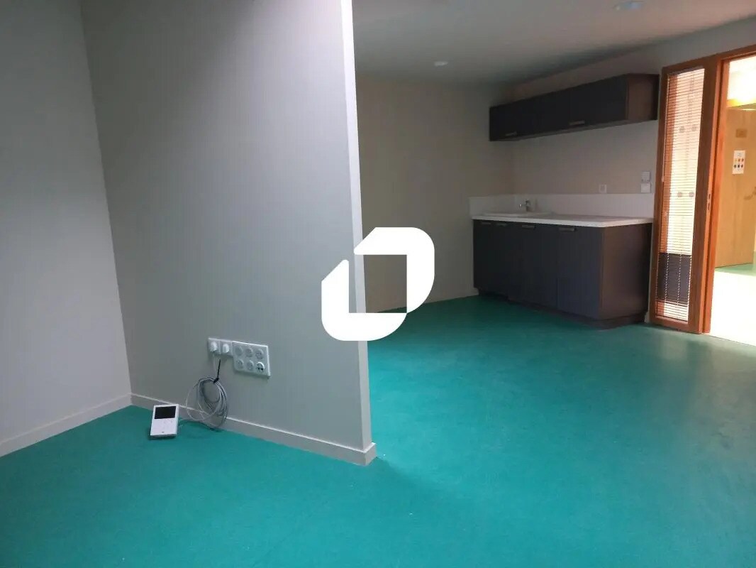 Office in Roubaix for lease Building Photo- Image 1 of 14