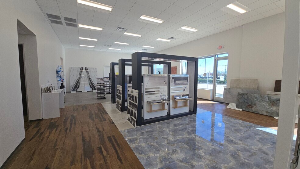 5870 W Fuqua St, Houston, TX à louer - Photo du bâtiment - Image 3 de 19