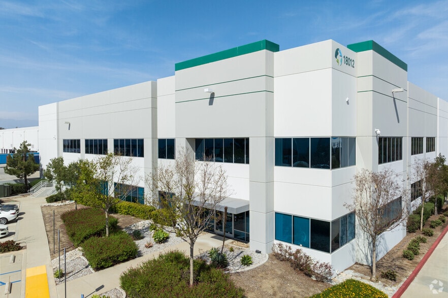 18012 Slover Ave, Bloomington, CA for lease - Building Photo - Image 1 of 8