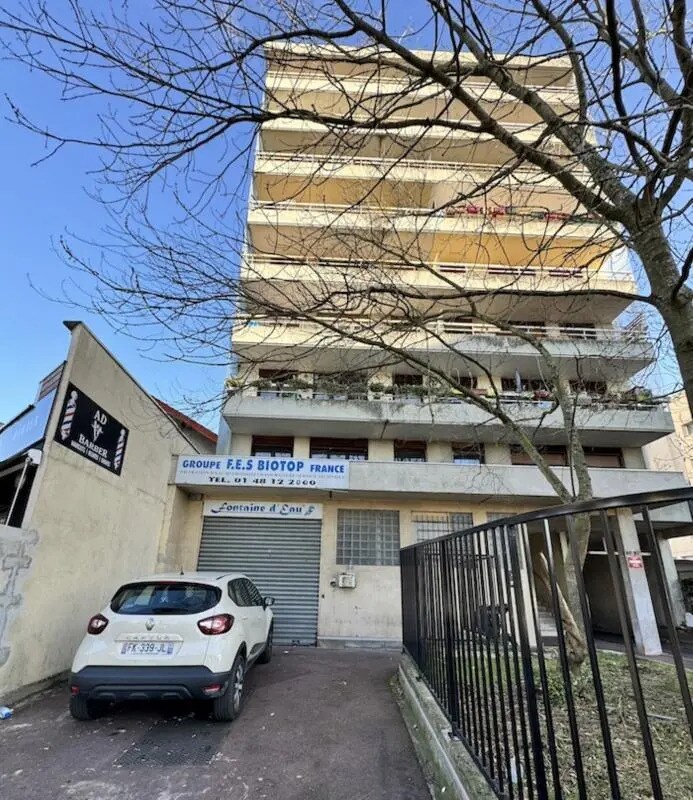 Flex in Montreuil for sale Building Photo- Image 1 of 16