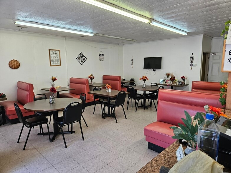 702 US Highway 158 W, Gates, NC for sale - Building Photo - Image 3 of 5
