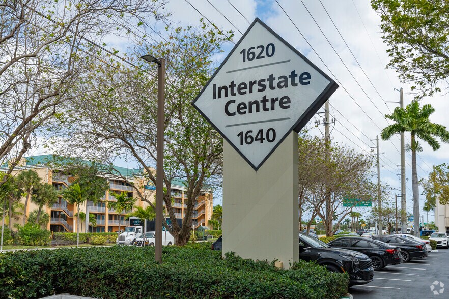 1620 W Oakland Park Blvd, Fort Lauderdale, FL à louer - Photo du bâtiment - Image 2 de 6