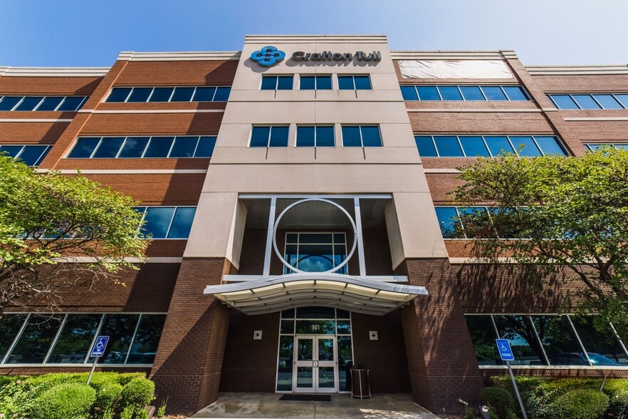 901 N 47th St, Rogers, AR for lease - Building Photo - Image 2 of 7