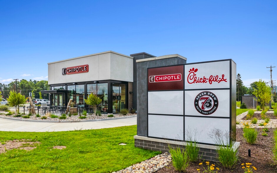 225407 Rib Mountain Dr, Wausau, WI for sale - Building Photo - Image 2 of 9