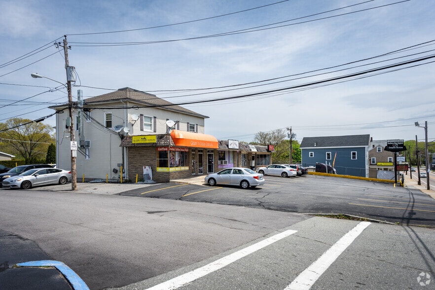 39 Greenville Ave, Johnston, RI for lease - Primary Photo - Image 1 of 14