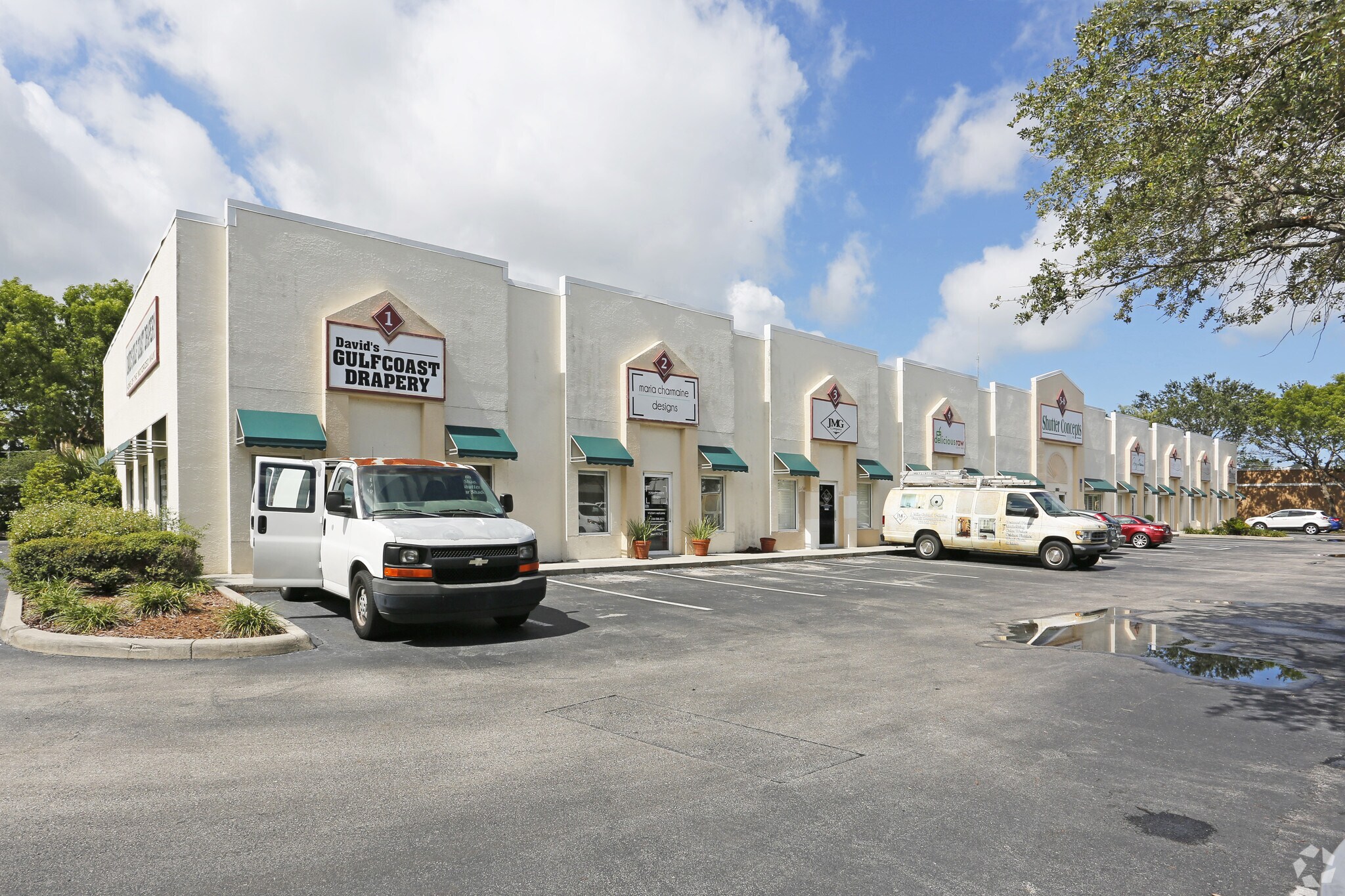 1810 J And C Blvd, Naples, FL à vendre Photo du bâtiment- Image 1 de 8