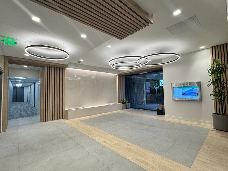 22632 Golden Springs Dr, Diamond Bar, CA à louer - Photo du bâtiment - Image 2 de 14