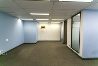 180 Dundas St W, Toronto, ON à louer Photo intérieure- Image 1 de 3