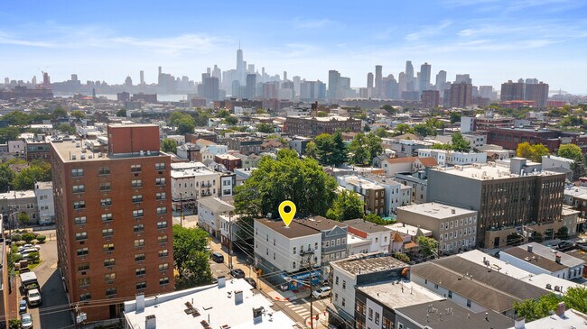 Plus de détails pour 74 Cambridge Ave, Jersey City, NJ - Commerce de détail à vendre