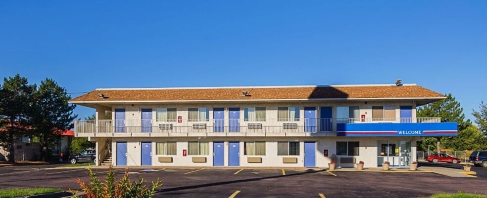 1309 S Ohlman St, Mitchell, SD for sale - Building Photo - Image 1 of 57