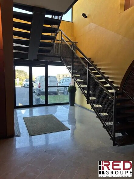 Office in LES MILLES for lease - Building Photo - Image 3 of 4