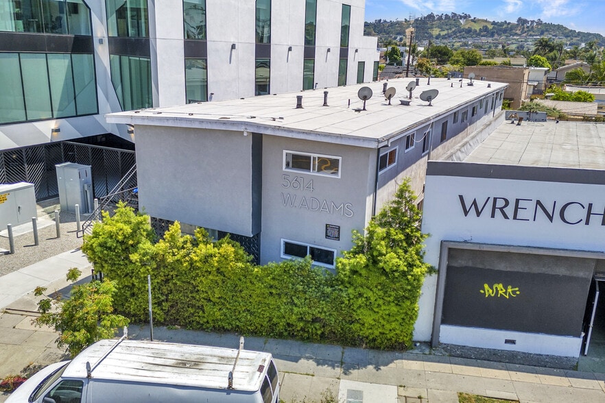 5614 W Adams Blvd, Los Angeles, CA à vendre - Photo du bâtiment - Image 2 de 12