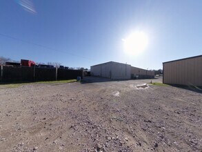 2463 S Riverside Dr, Fort Worth, TX for lease Building Photo- Image 1 of 6