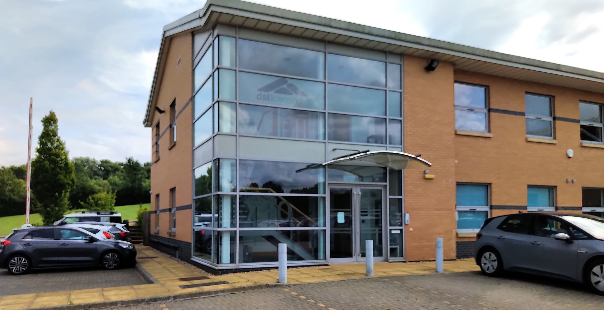 729-730 Capability Green, Luton for lease Building Photo- Image 1 of 5