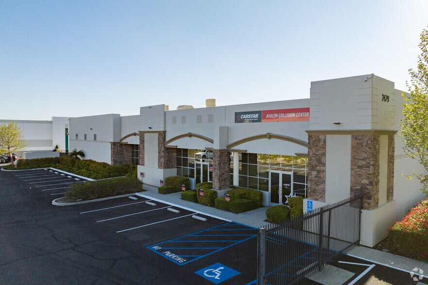 2479 W Walnut Ave, Rialto, CA à vendre - Photo principale - Image 1 de 6