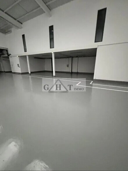 Industrial in Villeneuve-la-Garenne for lease - Building Photo - Image 3 of 16