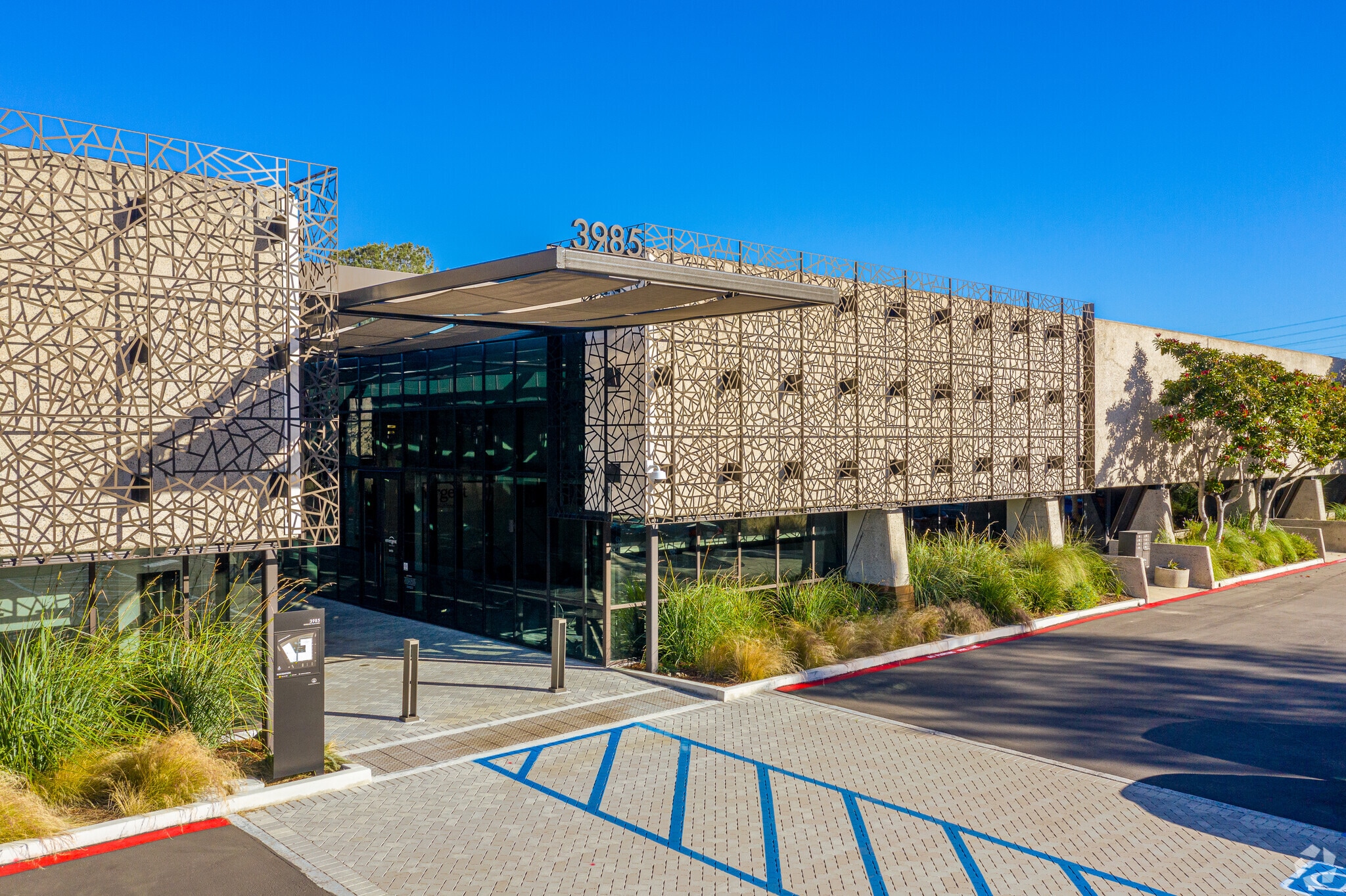 3985 Sorrento Valley Blvd, San Diego, CA for lease Building Photo- Image 1 of 8