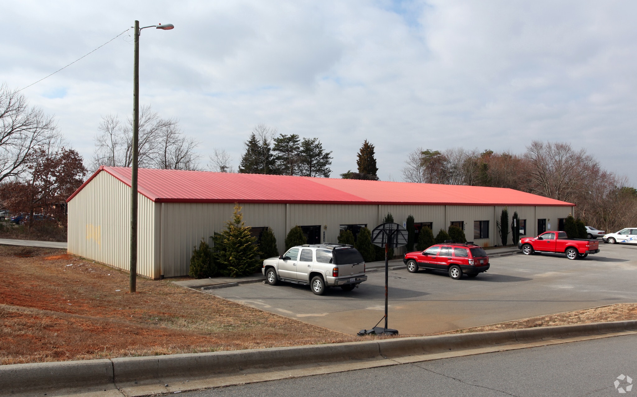 714 Carolina Ave, Yadkinville, NC for lease Primary Photo- Image 1 of 5