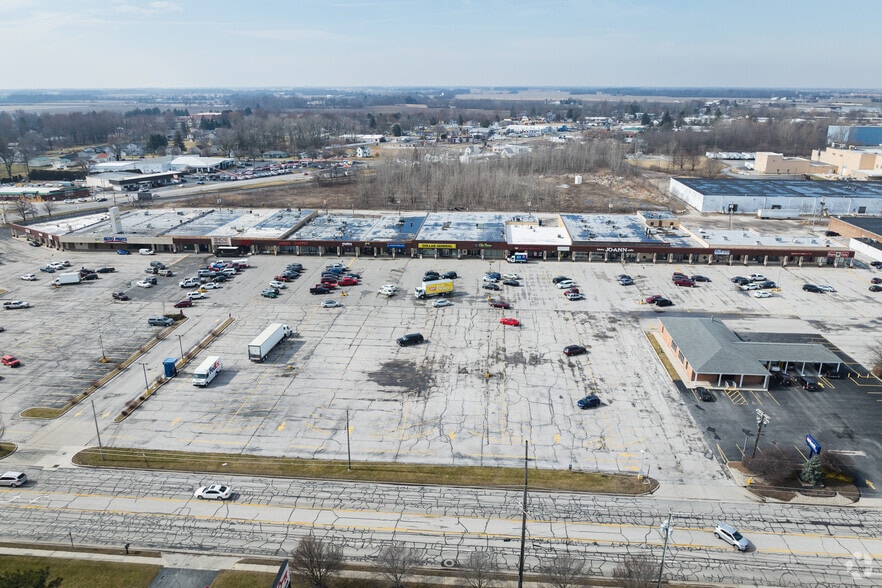 1044-1306 Oak Harbor Rd, Fremont, OH for lease - Building Photo - Image 2 of 7