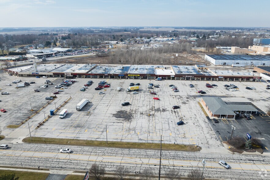 1044-1306 Oak Harbor Rd, Fremont, OH à louer - Photo du bâtiment - Image 2 de 7
