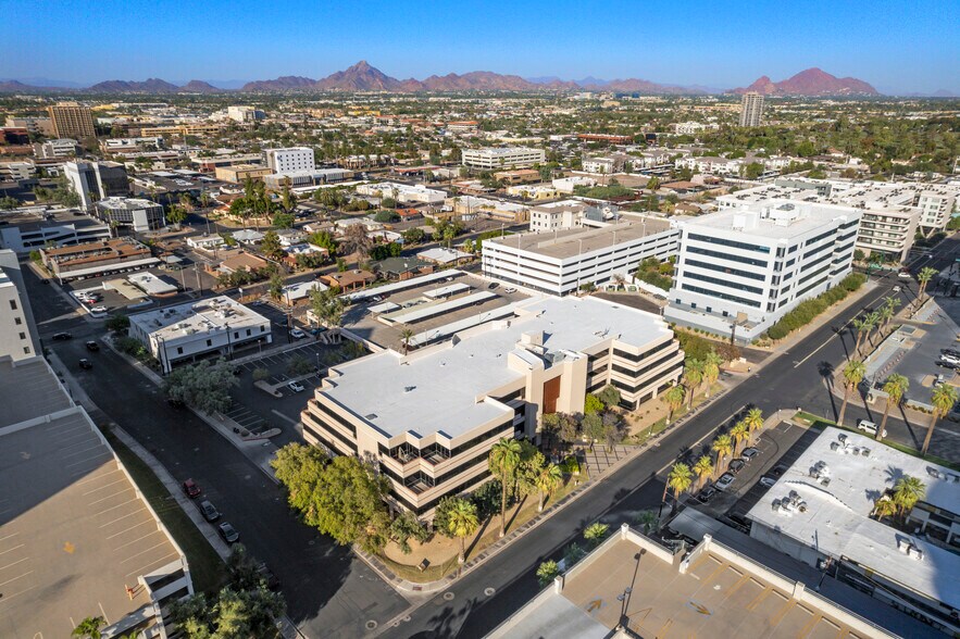 202 E Earll Dr, Phoenix, AZ à vendre - Photo du bâtiment - Image 2 de 30