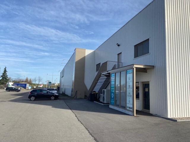 Retail in Saint-Priest for lease - Building Photo - Image 2 of 10