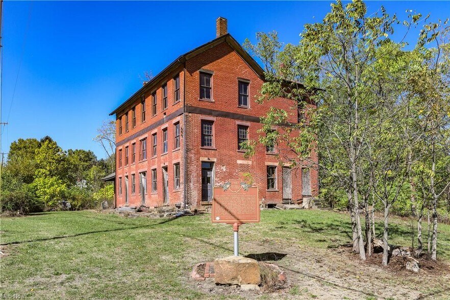 9401 Tallmadge Rd, Diamond, OH à vendre - Photo du bâtiment - Image 2 de 44