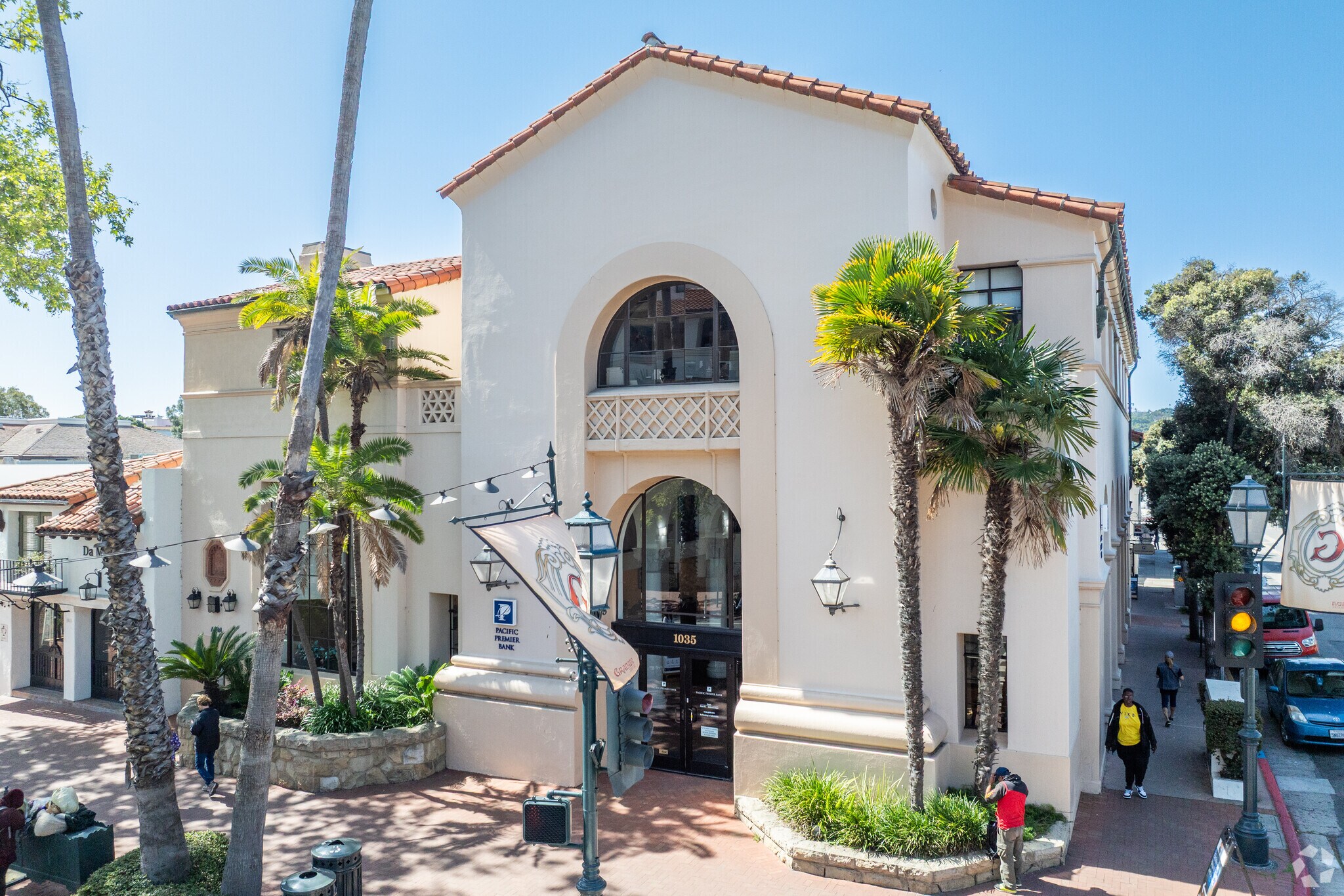 7 W Figueroa St, Santa Barbara, CA à louer Photo du bâtiment- Image 1 de 34