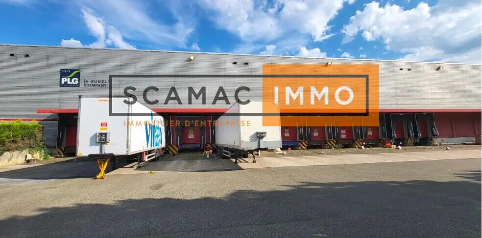 Bureau dans MAUREPAS à louer - Photo du bâtiment - Image 1 de 4