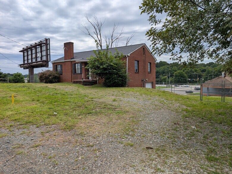 1064 Salisbury Ridge Rd, Winston-Salem, NC à vendre - Photo du bâtiment - Image 3 de 6