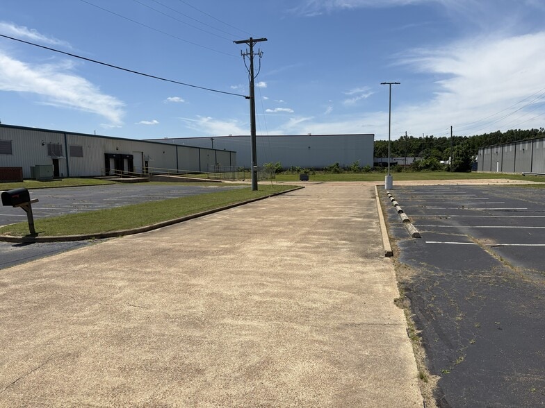 175 Corporate Dr, Batesville, MS for lease - Building Photo - Image 3 of 13