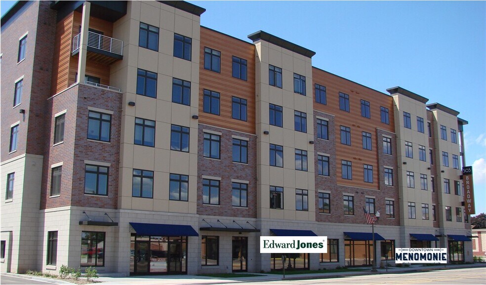 503 Broadway St S, Menomonie, WI à louer - Photo du bâtiment - Image 2 de 9