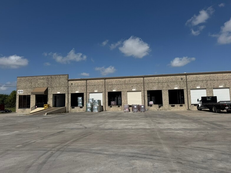 1819 Turning Basin Dr, Houston, TX for lease - Building Photo - Image 3 of 6