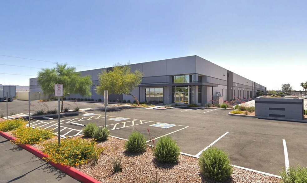 2626 S 7th St, Phoenix, AZ à louer - Photo du bâtiment - Image 2 de 8