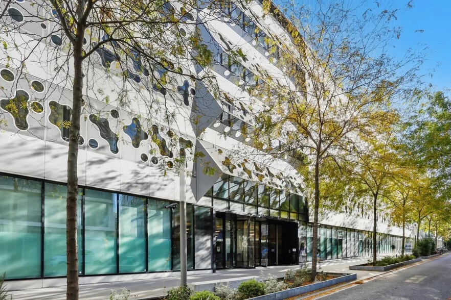 22 Rue Georges Picquart, Paris for lease - Building Photo - Image 1 of 14