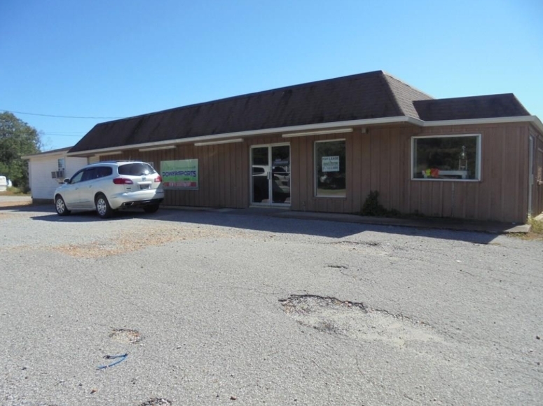 3190 Hwy 79, Paris, TN for sale - Primary Photo - Image 1 of 1