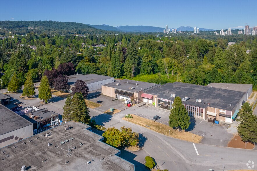 4060 McConnell Dr, Burnaby, BC à louer - Photo du bâtiment - Image 2 de 4