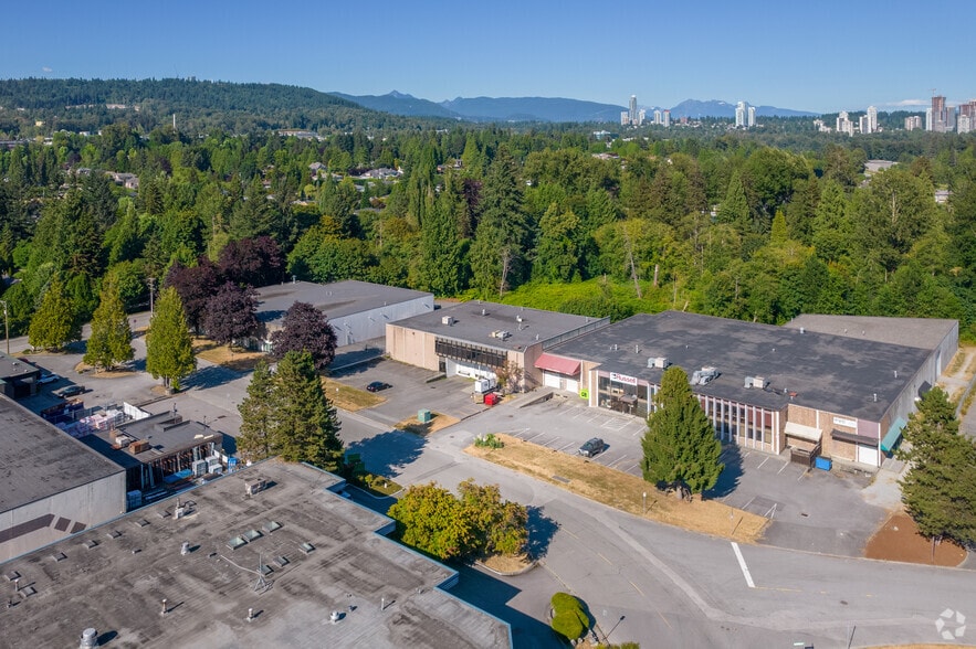 4060 McConnell Dr, Burnaby, BC à louer - Photo du bâtiment - Image 2 de 4