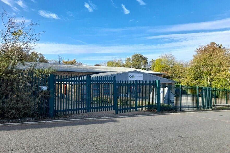 6 Rutherford Rd, Basingstoke à louer - Photo du bâtiment - Image 3 de 4