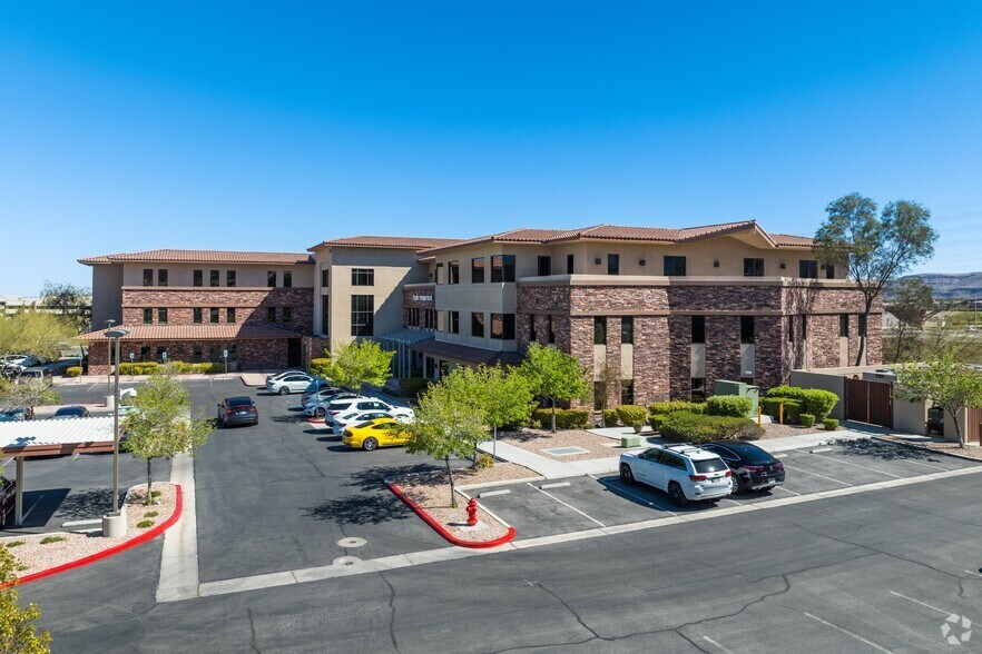 10777 W Twain Ave, Las Vegas, NV à louer - Photo du bâtiment - Image 1 de 8