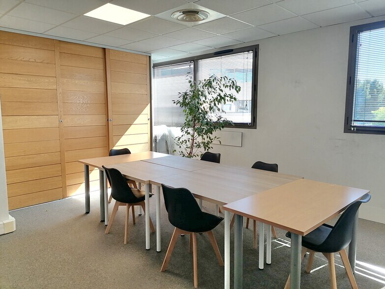 515 Avenue De La Tramontane, La Ciotat for lease - Interior Photo - Image 2 of 7