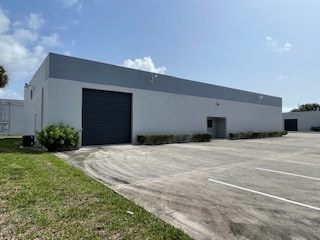 1243 W 52nd St, Mangonia Park, FL for lease Building Photo- Image 1 of 16