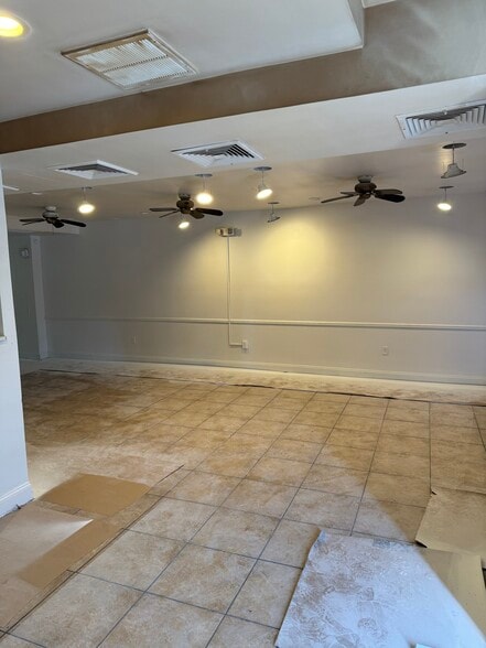 655 Broadway, Massapequa, NY for lease - Building Photo - Image 3 of 4