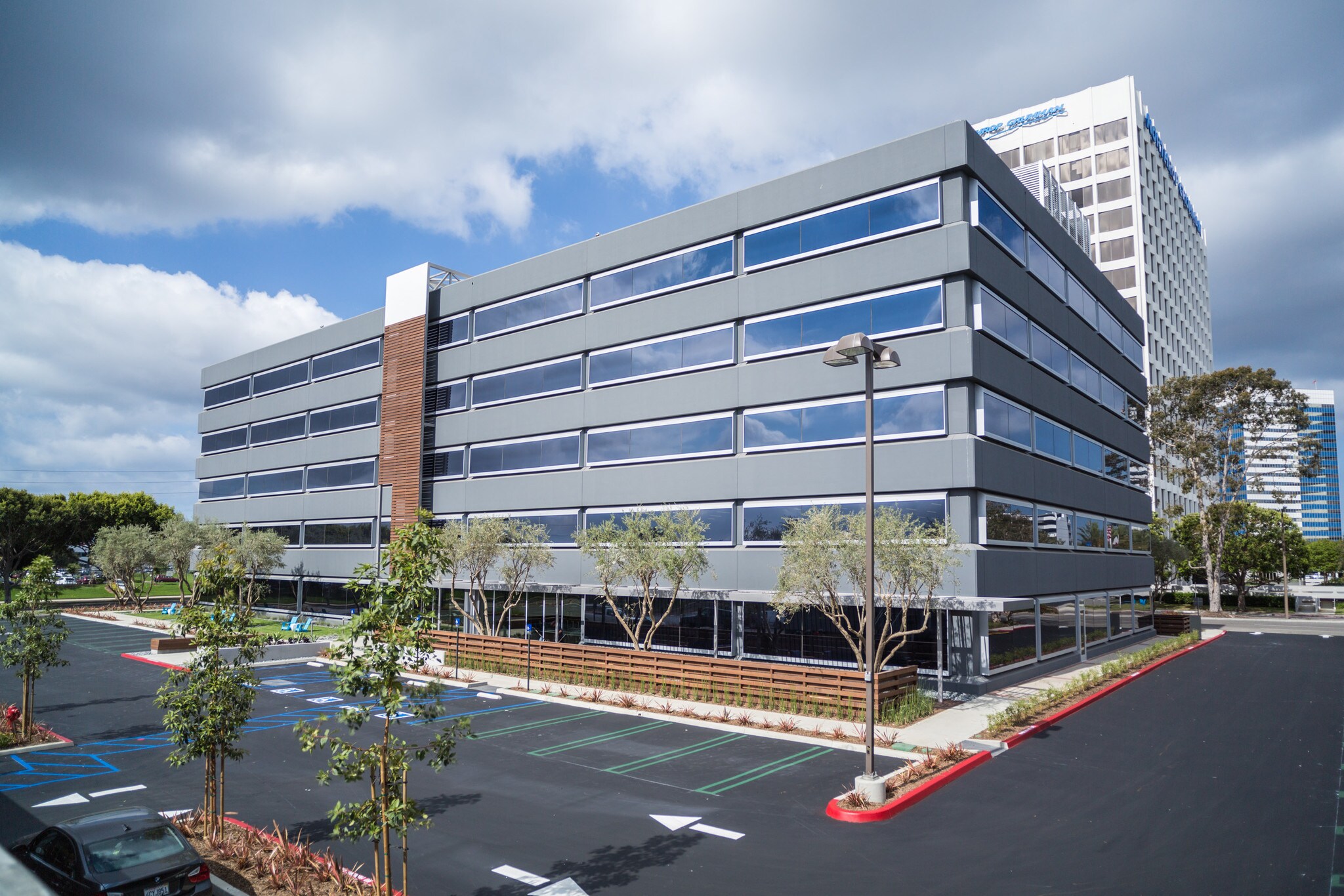 2101 E El Segundo Blvd, El Segundo, CA à louer Photo du bâtiment- Image 1 de 11