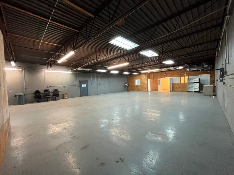 513 Thompson Ln, Austin, TX for lease - Building Photo - Image 3 of 40