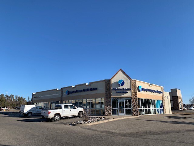 945 Pokegama Ave, Grand Rapids, MN à louer - Photo du bâtiment - Image 2 de 3